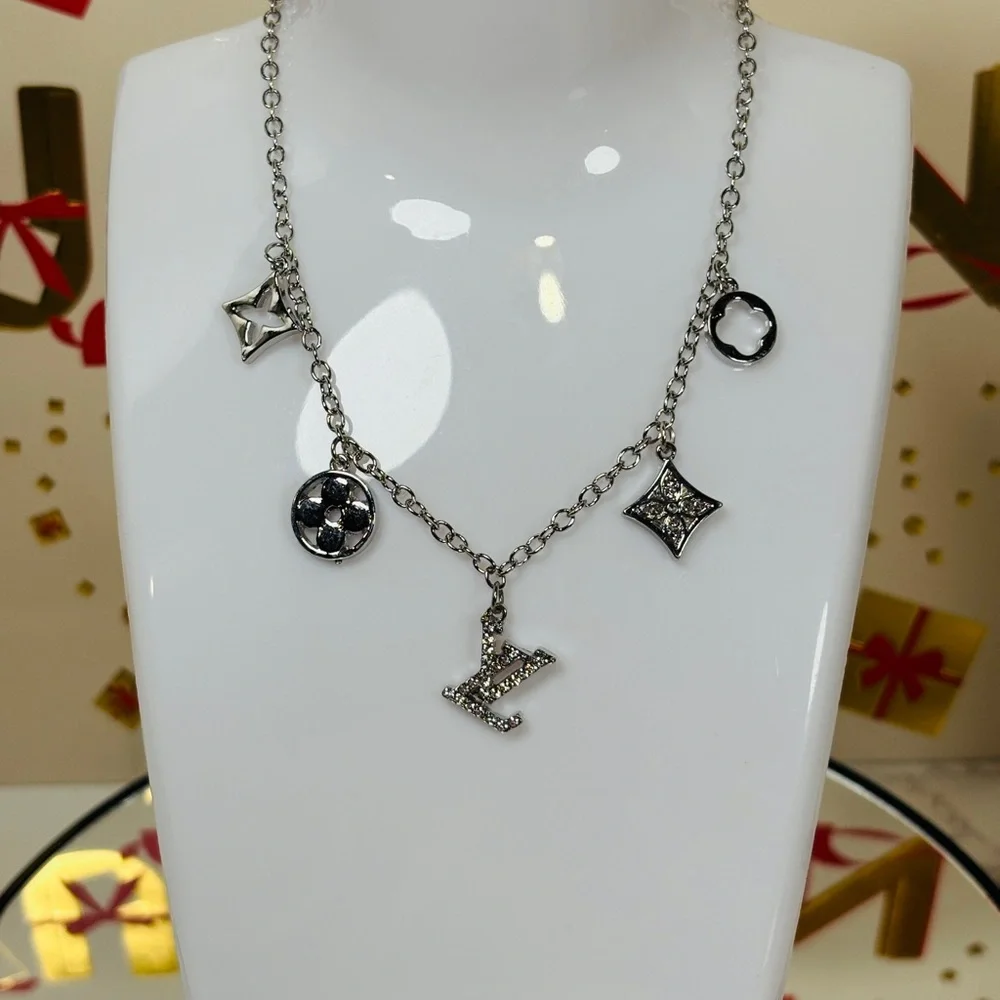 A-1FN-18: NECKLACE: Silver Chain Necklace w/Charms, NWOT